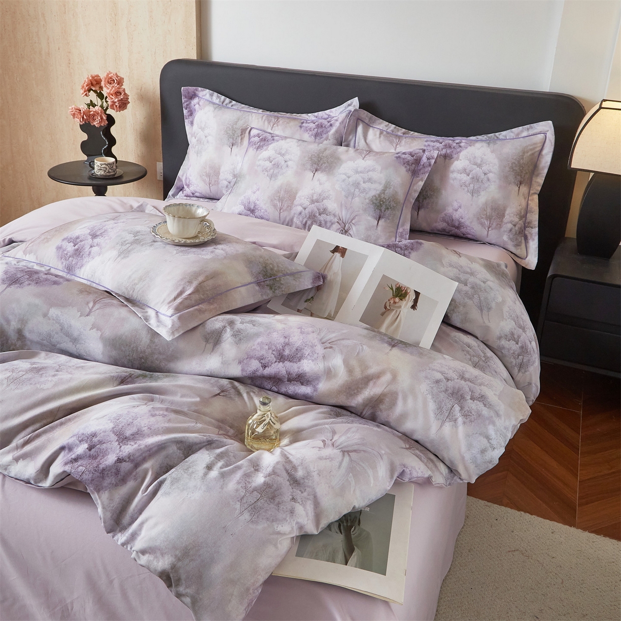 91家纺网 家纺一手货源 找家纺 曼秀琳 2026新款铂金棉数码印花四件套(全棉133*76) 可提供买家秀图片 沐雨花-紫