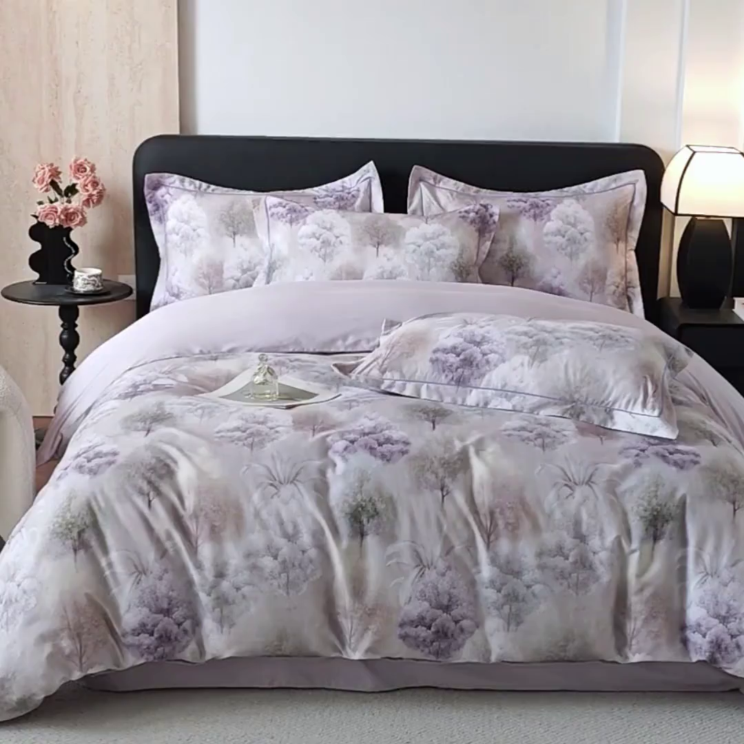 91家纺网 家纺一手货源 找家纺 曼秀琳 2026新款铂金棉数码印花四件套(全棉133*76) 可提供买家秀图片 沐雨花-紫