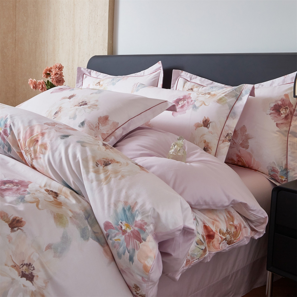 91家纺网 家纺一手货源 找家纺 曼秀琳 2026新款铂金棉数码印花四件套(全棉133*76) 可提供买家秀图片 诗歆-粉