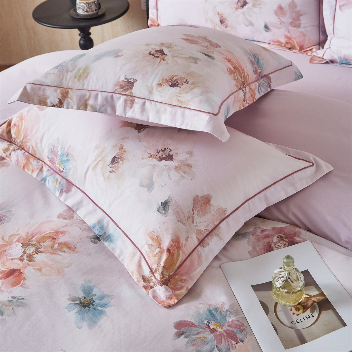 91家纺网 家纺一手货源 找家纺 曼秀琳 2026新款铂金棉数码印花四件套(全棉133*76) 可提供买家秀图片 诗歆-粉