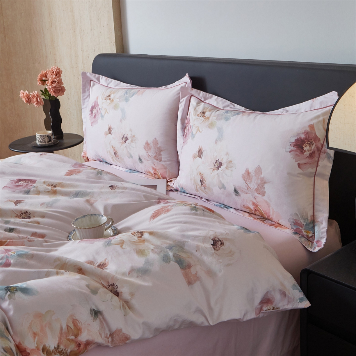 91家纺网 家纺一手货源 找家纺 曼秀琳 2026新款铂金棉数码印花四件套(全棉133*76) 可提供买家秀图片 诗歆-粉