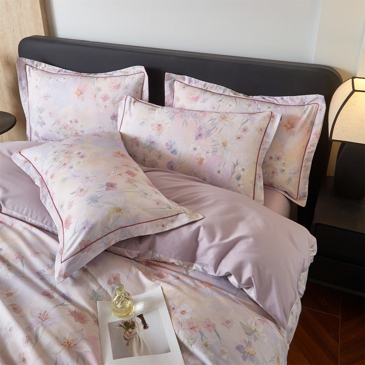 91家纺网 家纺一手货源 找家纺 曼秀琳 2026新款铂金棉数码印花四件套(全棉133*76) 可提供买家秀图片 甜梦-粉