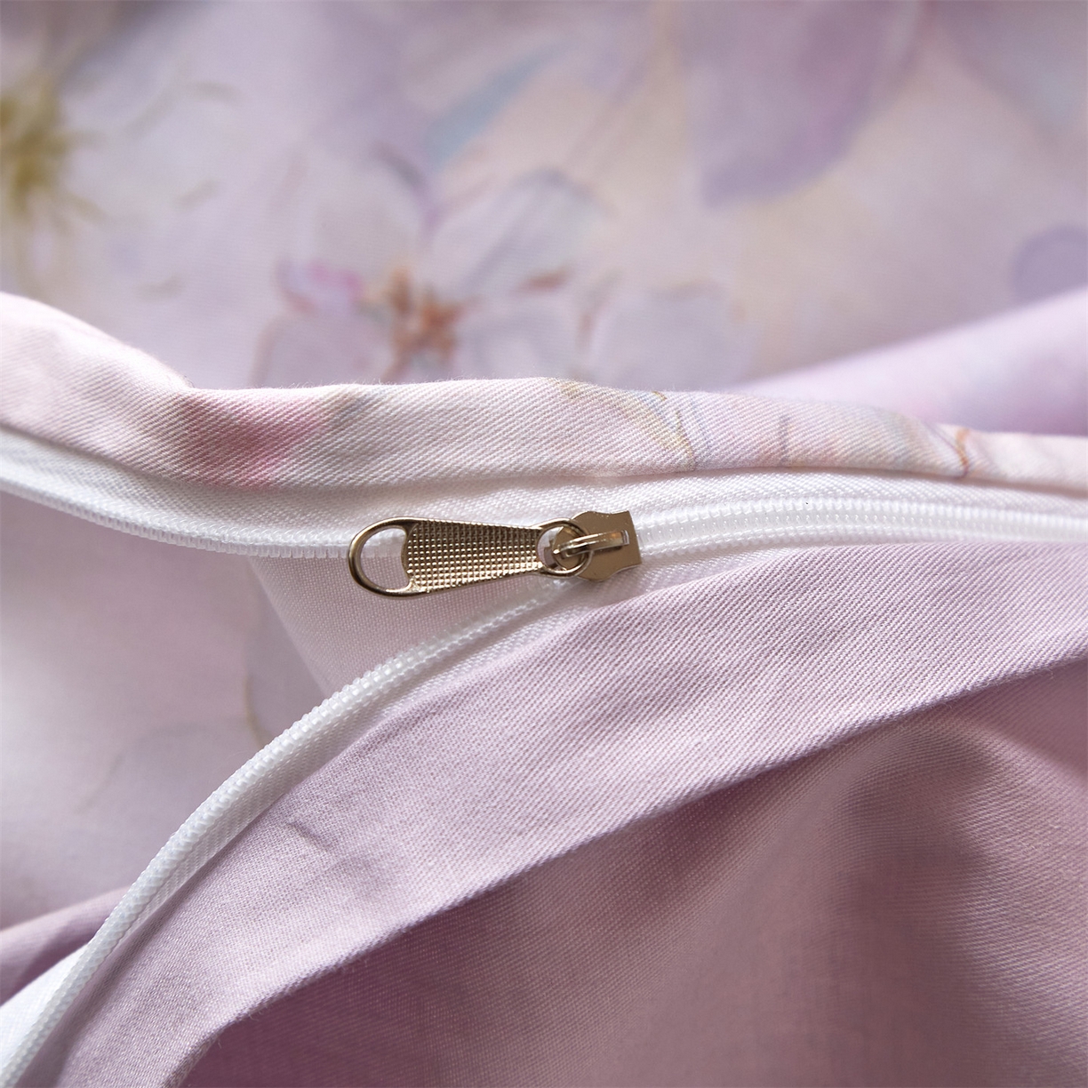 91家纺网 家纺一手货源 找家纺 曼秀琳 2026新款铂金棉数码印花四件套(全棉133*76) 可提供买家秀图片 甜梦-粉