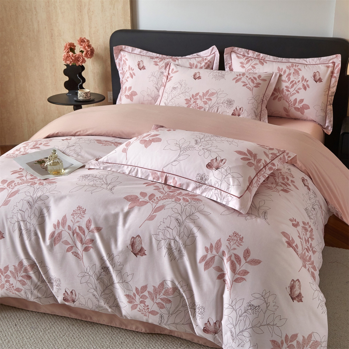 91家纺网 家纺一手货源 找家纺 曼秀琳 2026新款铂金棉数码印花四件套(全棉133*76) 可提供买家秀图片 晚叶初晓-粉