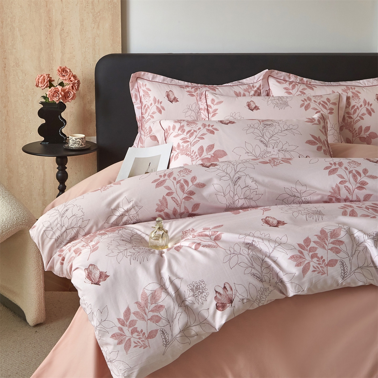 91家纺网 家纺一手货源 找家纺 曼秀琳 2026新款铂金棉数码印花四件套(全棉133*76) 可提供买家秀图片 晚叶初晓-粉