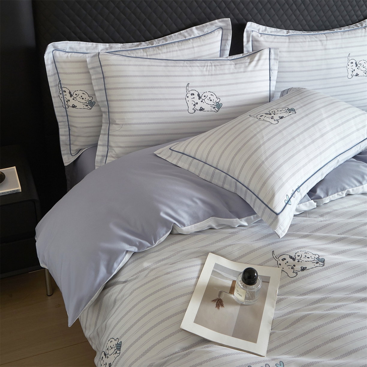 91家纺网 家纺一手货源 找家纺 曼秀琳 2026新款铂金棉数码印花四件套(全棉133*76) 可提供买家秀图片 小奶盖-兰