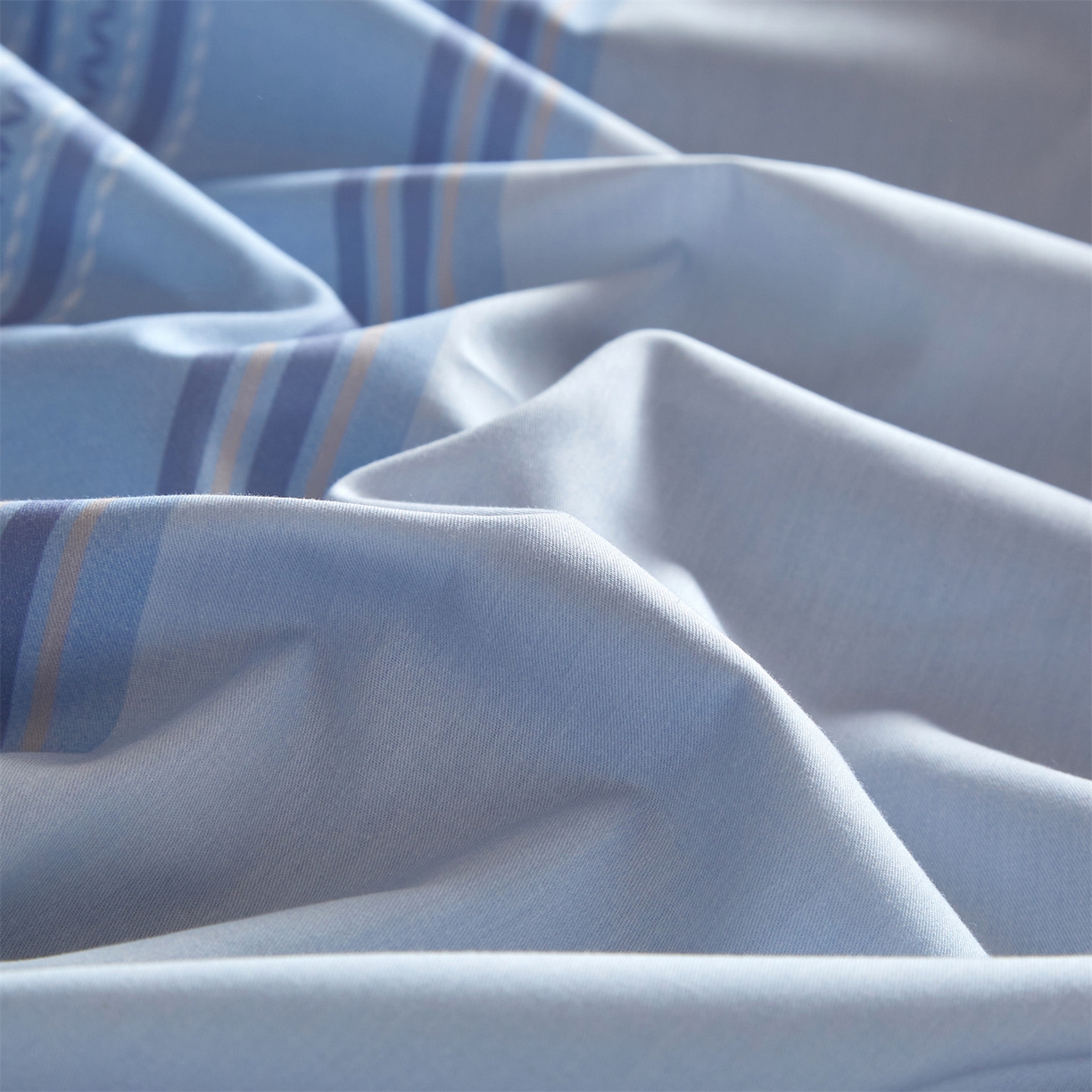 91家纺网 家纺一手货源 找家纺 曼秀琳 2026新款铂金棉数码印花四件套(全棉133*76) 可提供买家秀图片 序曲-浅蓝