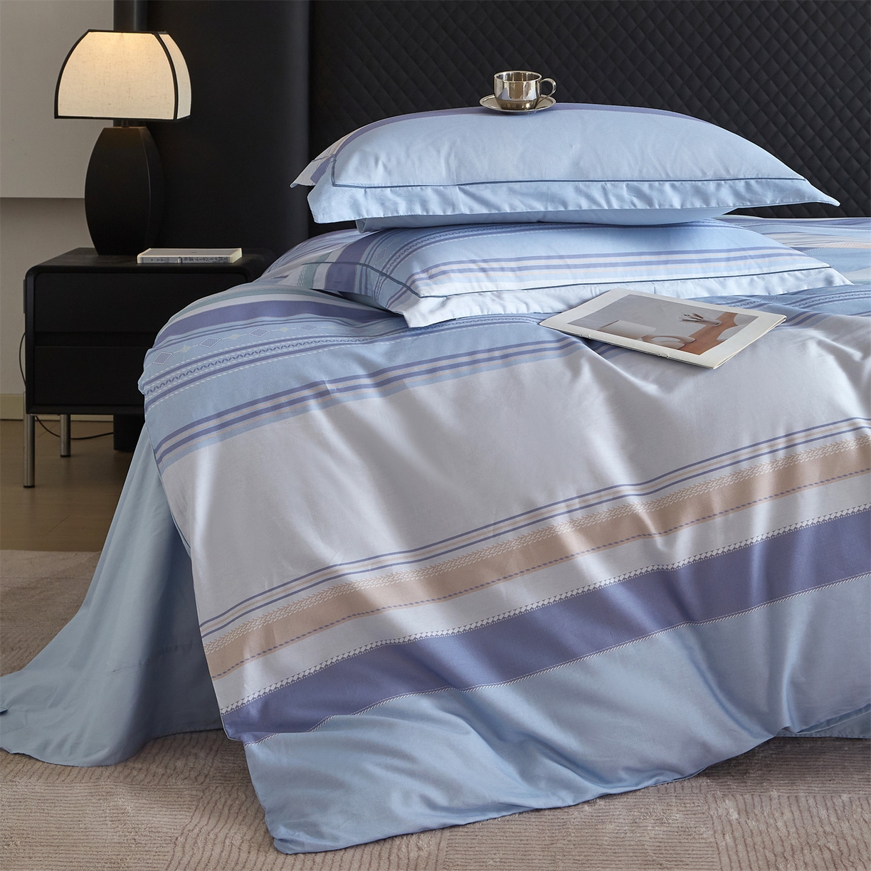 91家纺网 家纺一手货源 找家纺 曼秀琳 2026新款铂金棉数码印花四件套(全棉133*76) 可提供买家秀图片 序曲-浅蓝