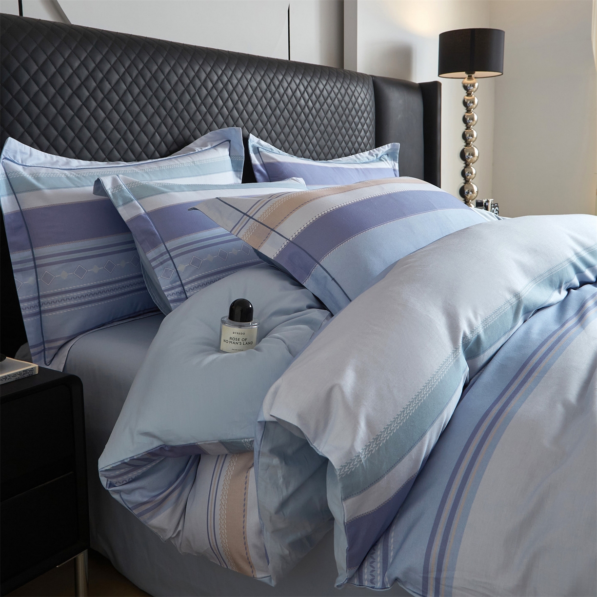 91家纺网 家纺一手货源 找家纺 曼秀琳 2026新款铂金棉数码印花四件套(全棉133*76) 可提供买家秀图片 序曲-浅蓝