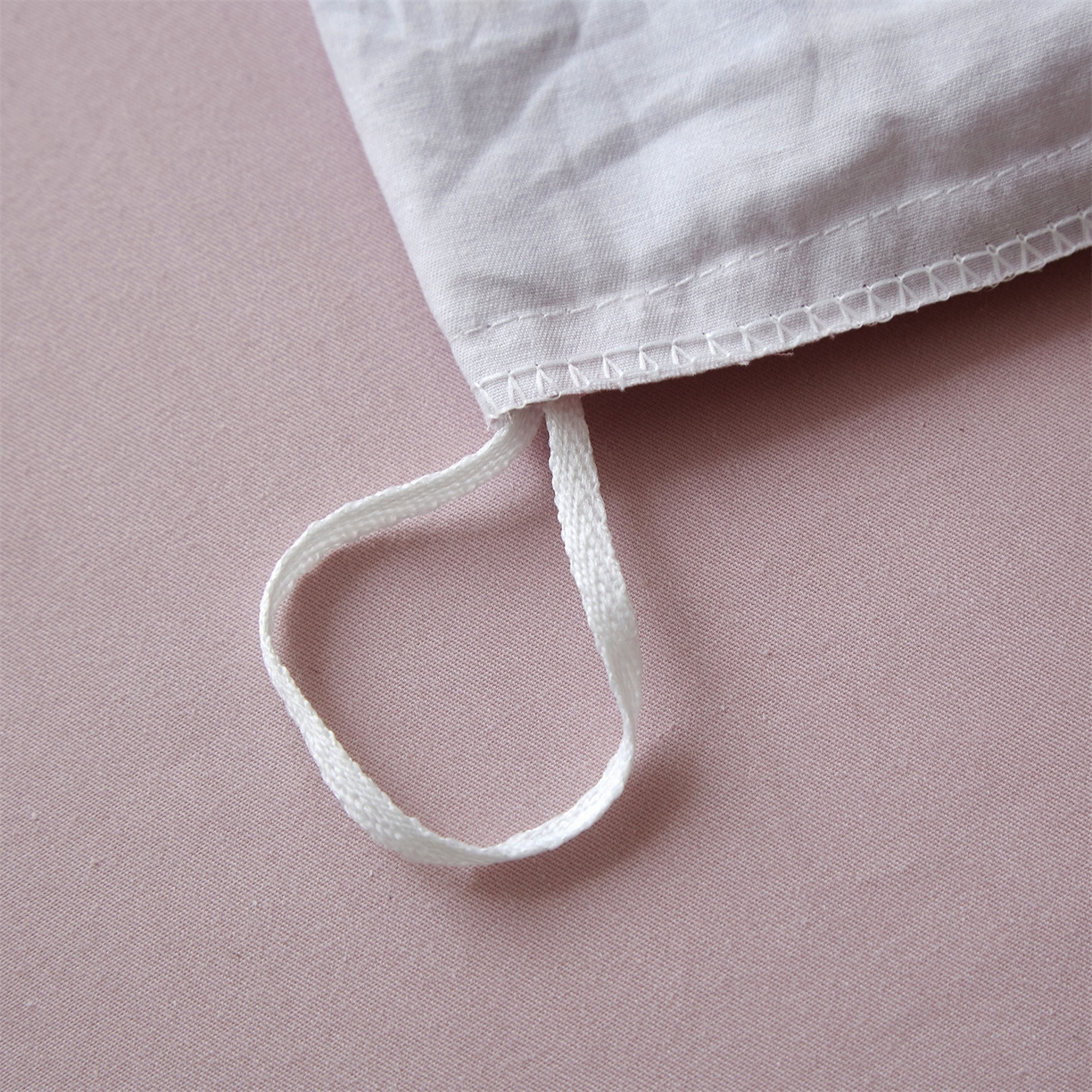 91家纺网 家纺一手货源 找家纺 曼秀琳 2026新款铂金棉数码印花四件套(全棉133*76) 可提供买家秀图片 逸风随香-粉