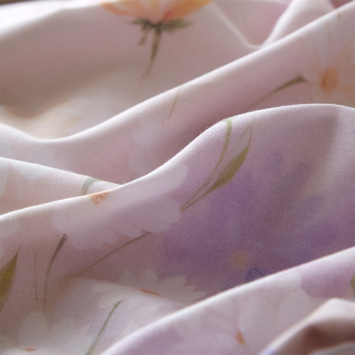 91家纺网 家纺一手货源 找家纺 曼秀琳 2026新款铂金棉数码印花四件套(全棉133*76) 可提供买家秀图片 逸风随香-粉