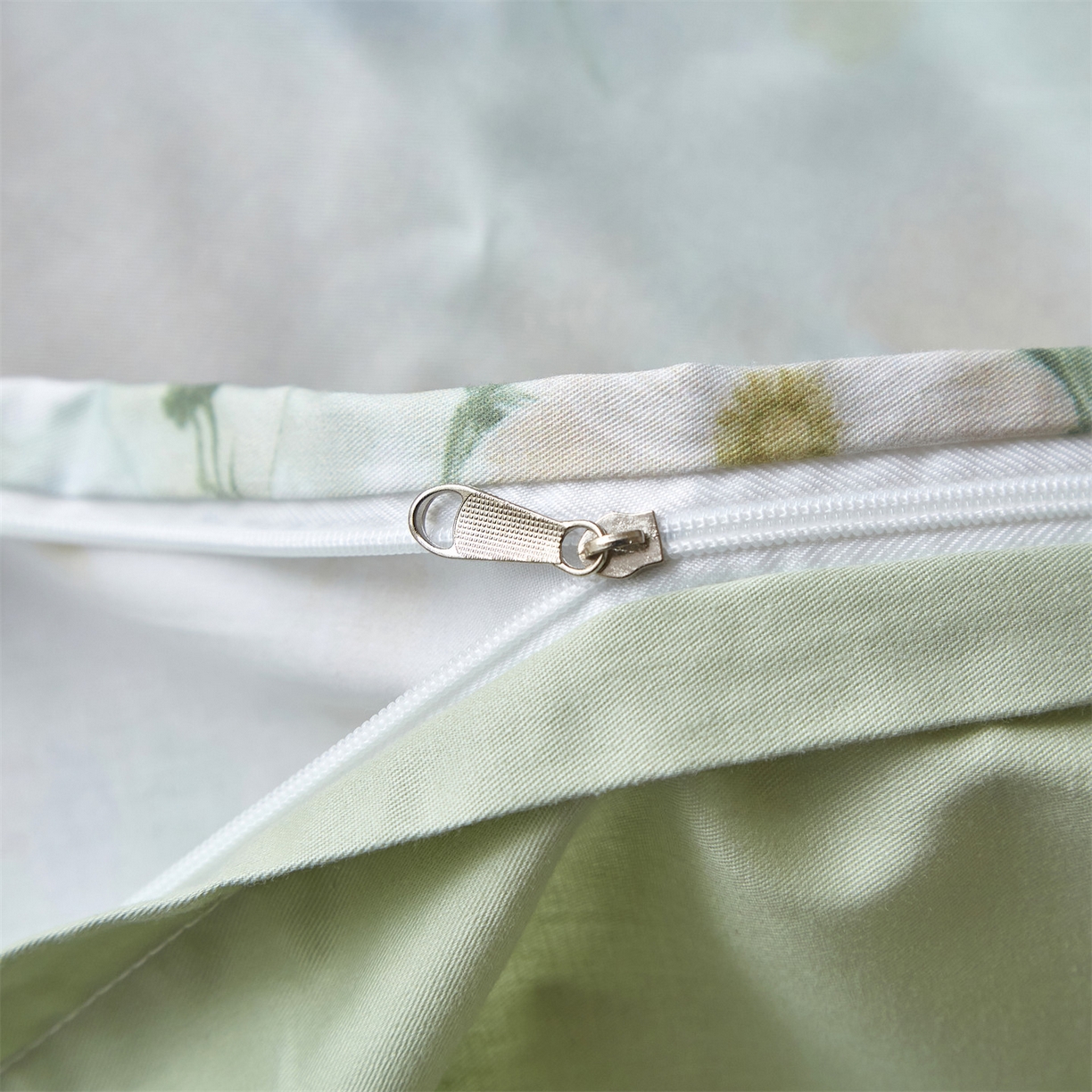 91家纺网 家纺一手货源 找家纺 曼秀琳 2026新款铂金棉数码印花四件套(全棉133*76) 可提供买家秀图片 逸风随香-绿