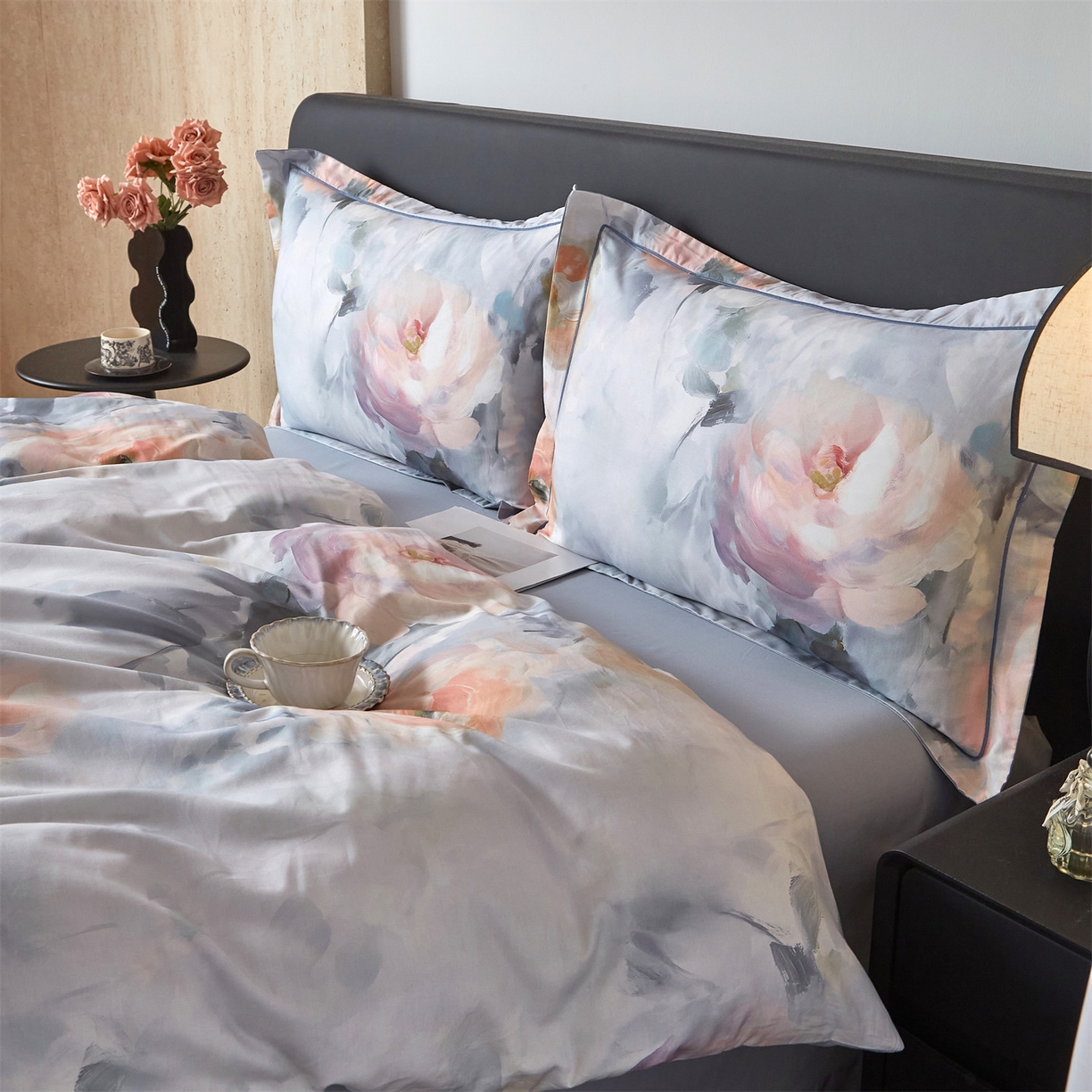 91家纺网 家纺一手货源 找家纺 曼秀琳 2026新款铂金棉数码印花四件套(全棉133*76) 可提供买家秀图片 悠然-灰