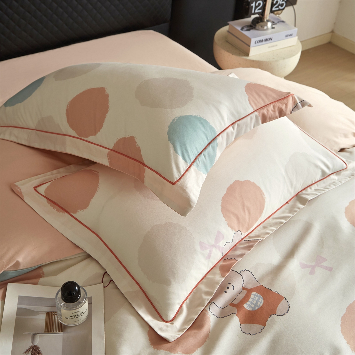 91家纺网 家纺一手货源 找家纺 曼秀琳 2026新款铂金棉数码印花四件套(全棉133*76) 可提供买家秀图片 圆点精灵-桔