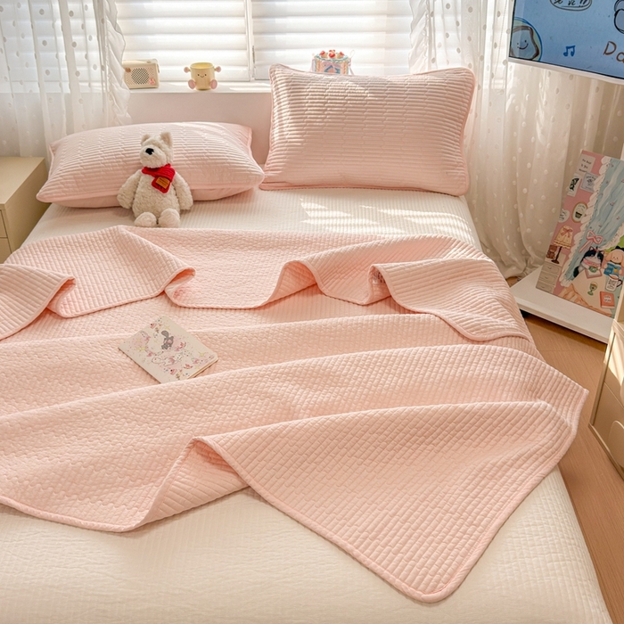 91家纺网 家纺一手货源 找家纺 雅萱家纺 2026新款双面全棉高温砂洗床盖系列 梦幻粉