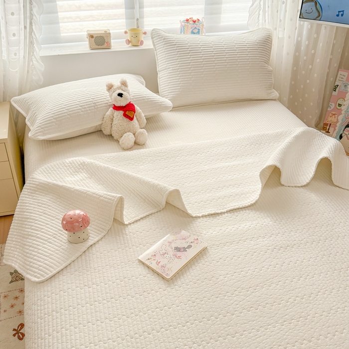 91家纺网 家纺一手货源 找家纺 雅萱家纺 2026新款双面全棉高温砂洗床盖系列 白月光