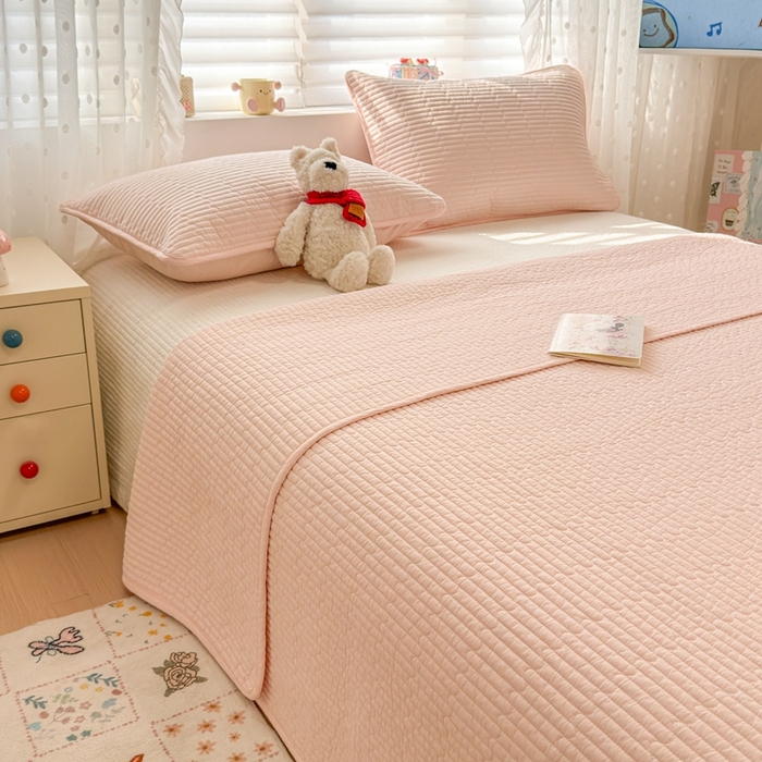 91家纺网 家纺一手货源 找家纺 雅萱家纺 2026新款双面全棉高温砂洗床盖系列 梦幻粉