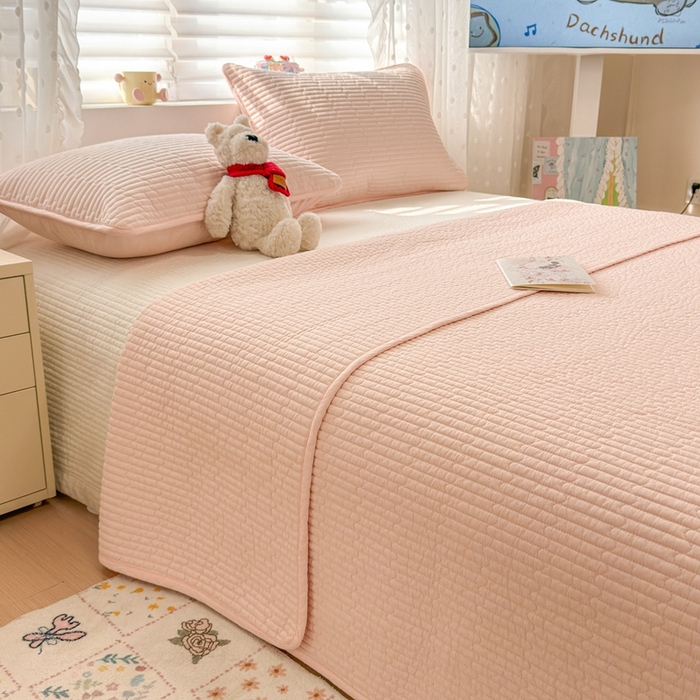 91家纺网 家纺一手货源 找家纺 雅萱家纺 2026新款双面全棉高温砂洗床盖系列 梦幻粉