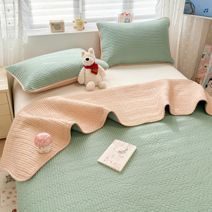 91家纺网 家纺一手货源 找家纺 雅萱家纺 2026新款双面全棉高温砂洗床盖系列 浅咖绿