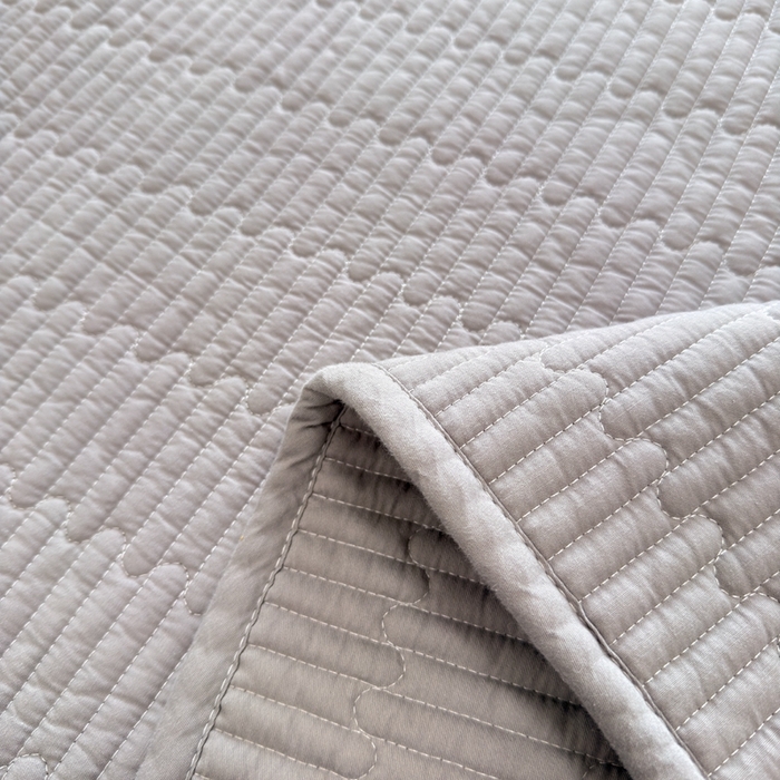 91家纺网 家纺一手货源 找家纺 雅萱家纺 2026新款双面全棉高温砂洗床盖系列 简约灰