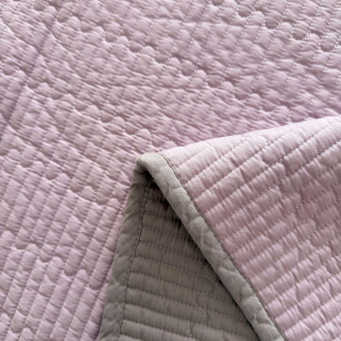 91家纺网 家纺一手货源 找家纺 雅萱家纺 2026新款双面全棉高温砂洗床盖系列 浅灰紫