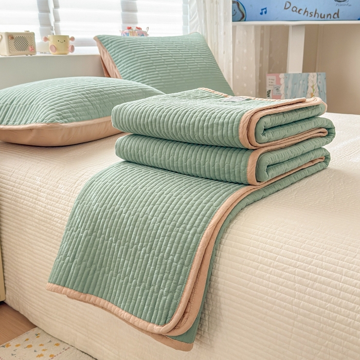 91家纺网 家纺一手货源 找家纺 雅萱家纺 2026新款双面全棉高温砂洗床盖系列 浅咖绿