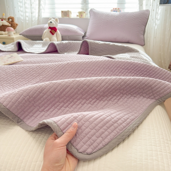 91家纺网 家纺一手货源 找家纺 雅萱家纺 2026新款双面全棉高温砂洗床盖系列 浅灰紫