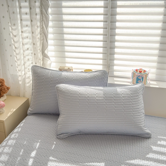 91家纺网 家纺一手货源 找家纺 雅萱家纺 2026新款双面全棉高温砂洗床盖系列 晴空蓝