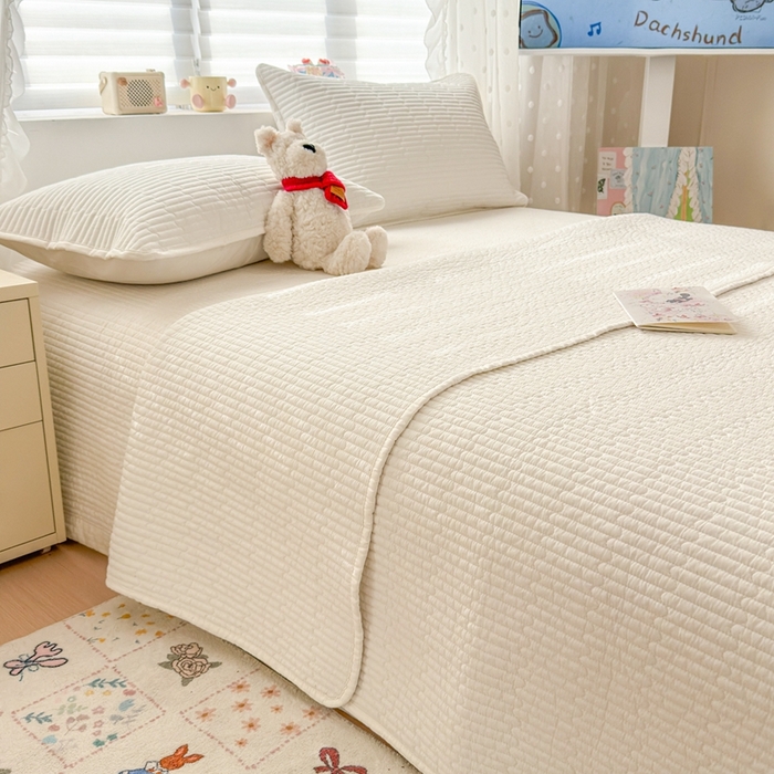 91家纺网 家纺一手货源 找家纺 雅萱家纺 2026新款双面全棉高温砂洗床盖系列 白月光