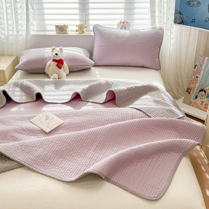 91家纺网 家纺一手货源 找家纺 雅萱家纺 2026新款双面全棉高温砂洗床盖系列 浅灰紫