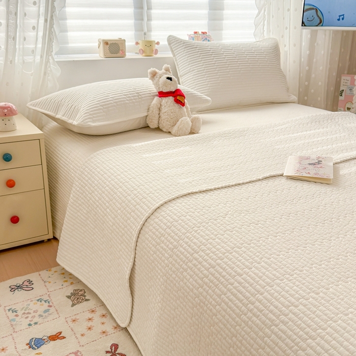 91家纺网 家纺一手货源 找家纺 雅萱家纺 2026新款双面全棉高温砂洗床盖系列 白月光