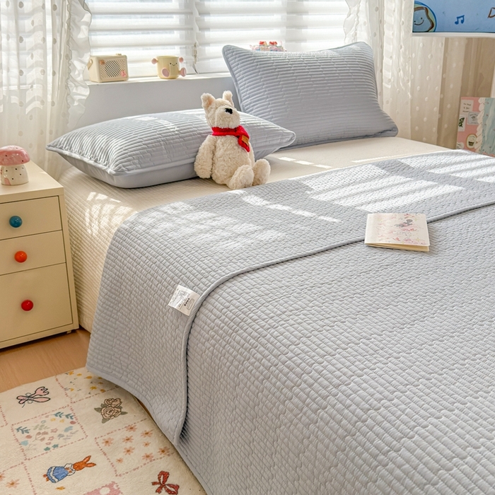 91家纺网 家纺一手货源 找家纺 雅萱家纺 2026新款双面全棉高温砂洗床盖系列 晴空蓝