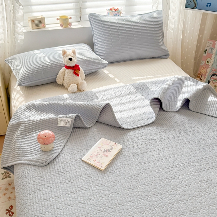 91家纺网 家纺一手货源 找家纺 雅萱家纺 2026新款双面全棉高温砂洗床盖系列 晴空蓝