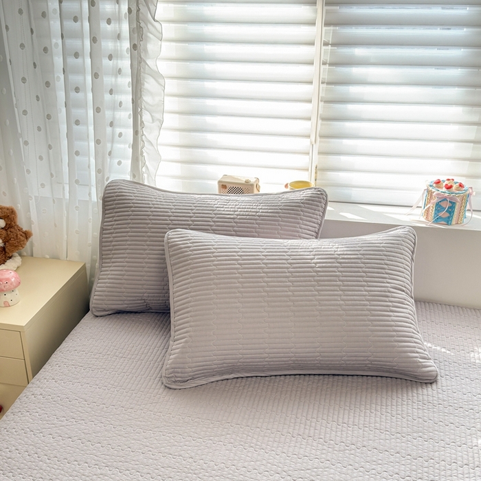 91家纺网 家纺一手货源 找家纺 雅萱家纺 2026新款双面全棉高温砂洗床盖系列 简约灰