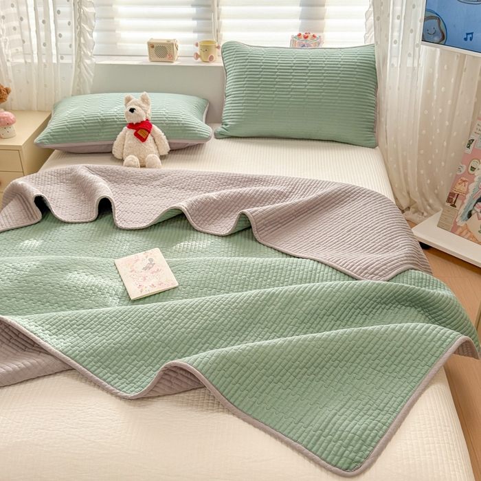 91家纺网 家纺一手货源 找家纺 雅萱家纺 2026新款双面全棉高温砂洗床盖系列 浅灰绿