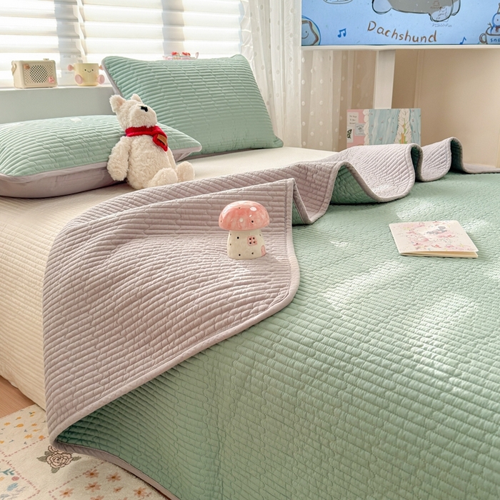 91家纺网 家纺一手货源 找家纺 雅萱家纺 2026新款双面全棉高温砂洗床盖系列 浅灰绿