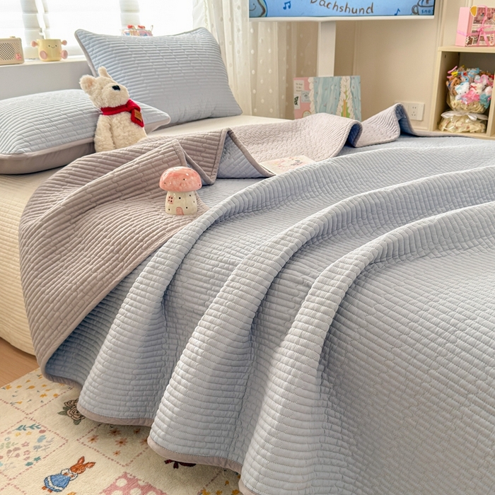 91家纺网 家纺一手货源 找家纺 雅萱家纺 2026新款双面全棉高温砂洗床盖系列 浅灰蓝