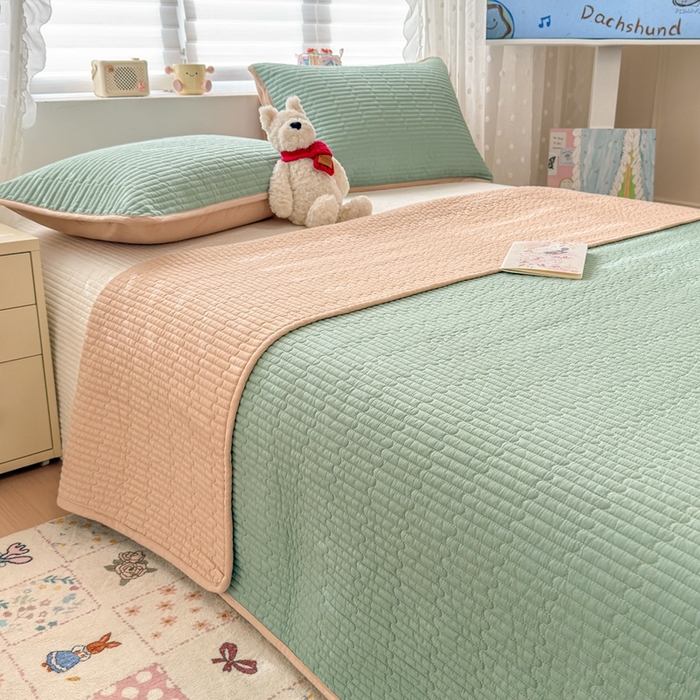 91家纺网 家纺一手货源 找家纺 雅萱家纺 2026新款双面全棉高温砂洗床盖系列 浅咖绿