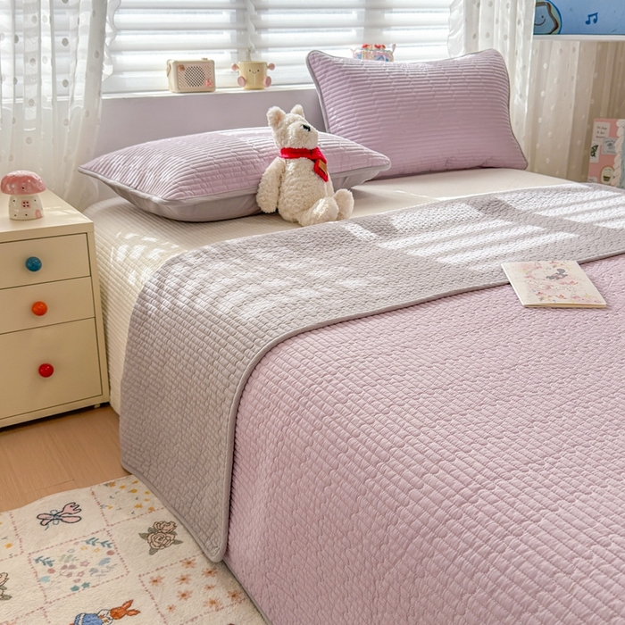 91家纺网 家纺一手货源 找家纺 雅萱家纺 2026新款双面全棉高温砂洗床盖系列 浅灰紫