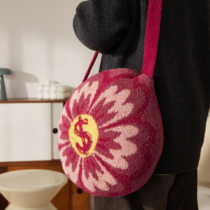 91家纺网 家纺一手货源 找家纺 （总）暖绵绵家纺 2026新款软糯半边绒花朵造型可背可抱两用含芯抱枕-花喜（券后/折后零售价不得低于68元）