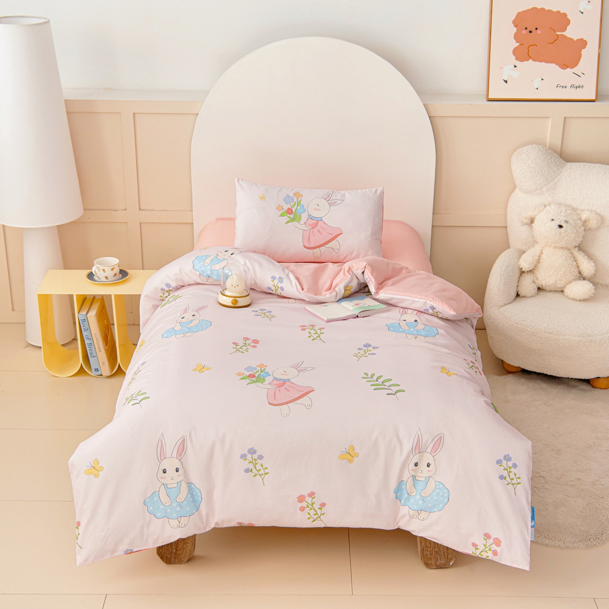 91家纺网 家纺一手货源 找家纺 御棉坊 2026新款A类全棉纯棉40S数码印花幼儿园入园三件套被子宝宝午睡被芯六件套 捧花小兔