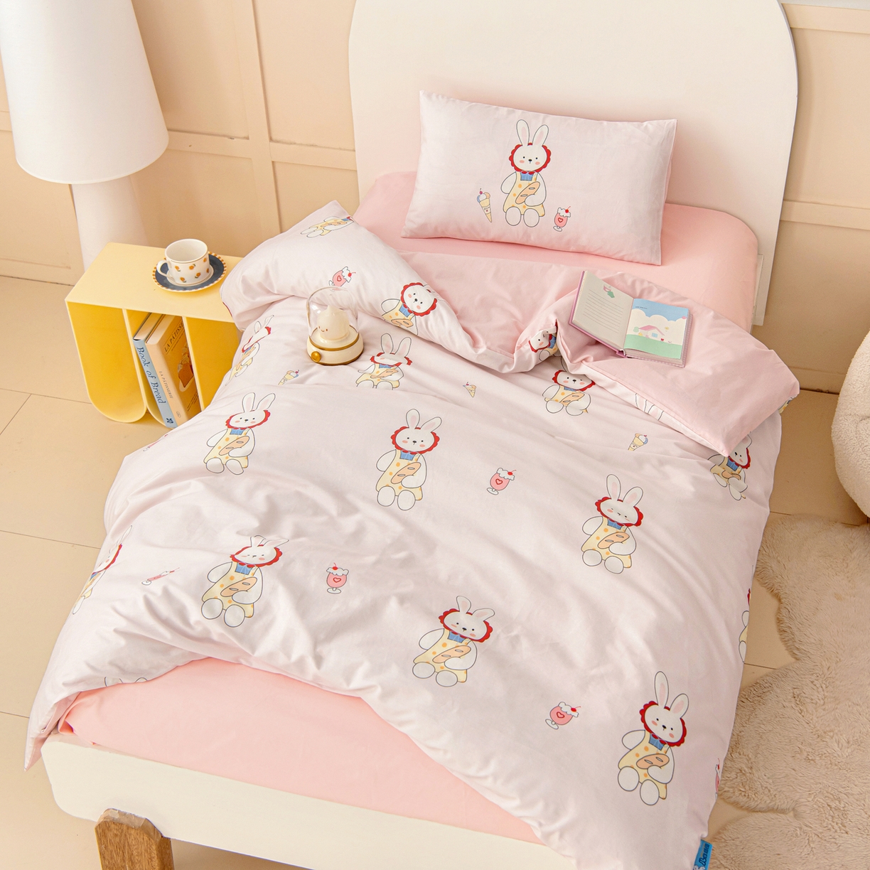 91家纺网 家纺一手货源 找家纺 御棉坊 2026新款A类全棉纯棉40S数码印花幼儿园入园三件套被子宝宝午睡被芯六件套 冰激凌小兔