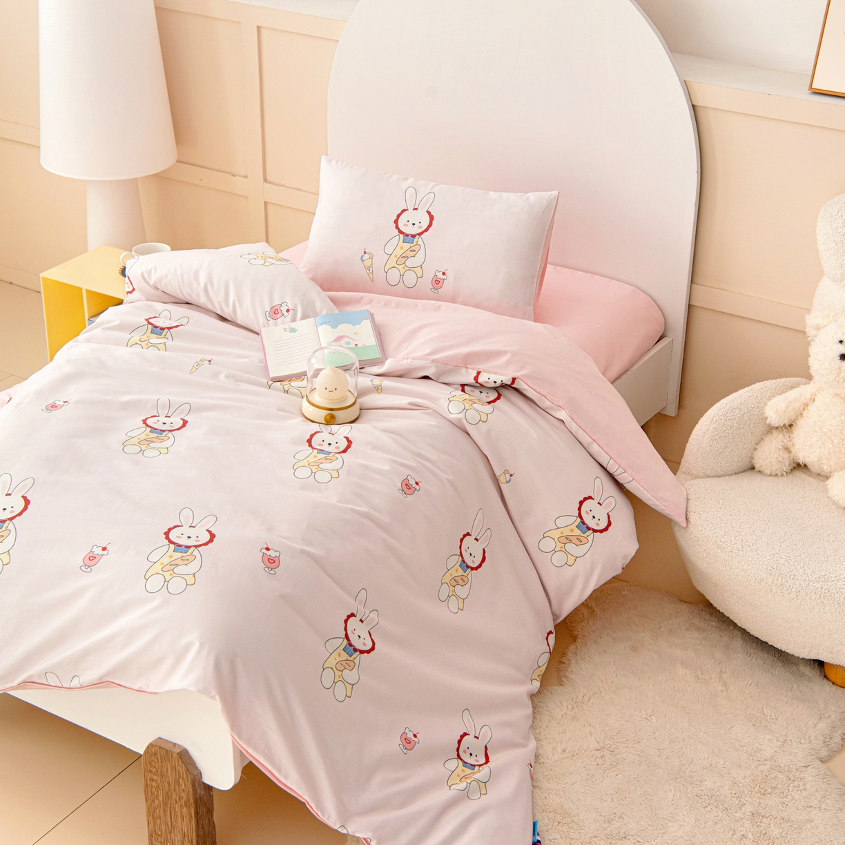 91家纺网 家纺一手货源 找家纺 御棉坊 2026新款A类全棉纯棉40S数码印花幼儿园入园三件套被子宝宝午睡被芯六件套 冰激凌小兔