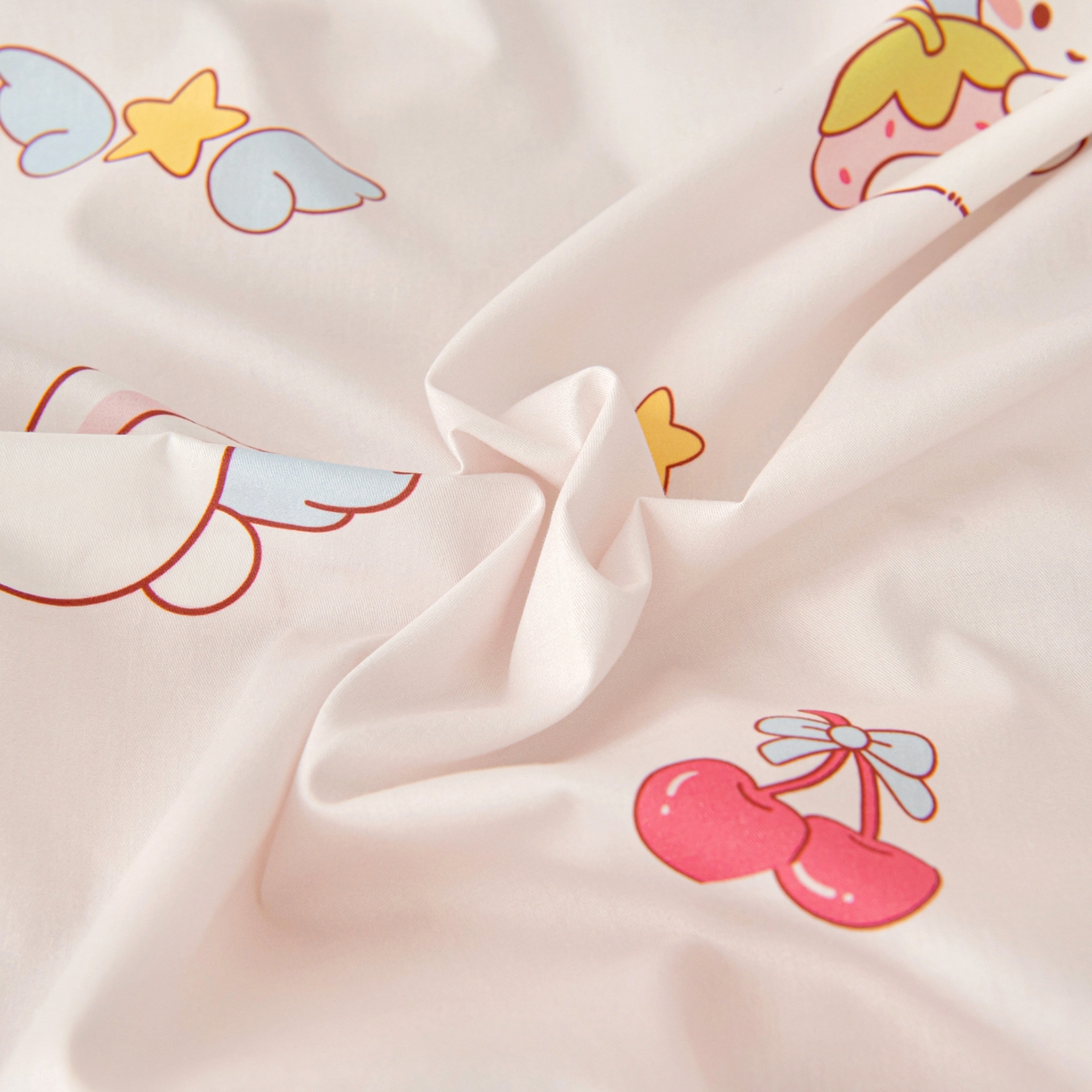 91家纺网 家纺一手货源 找家纺 御棉坊 2026新款A类全棉纯棉40S数码印花幼儿园入园三件套被子宝宝午睡被芯六件套 草莓兔精灵