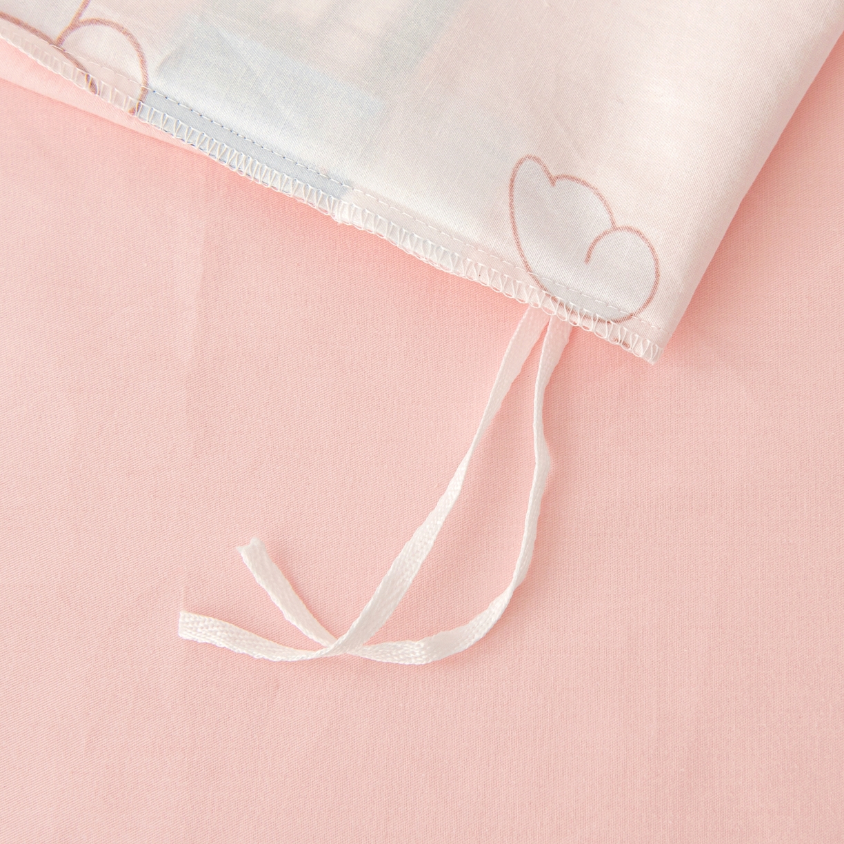 91家纺网 家纺一手货源 找家纺 御棉坊 2026新款A类全棉纯棉40S数码印花幼儿园入园三件套被子宝宝午睡被芯六件套 草莓兔精灵