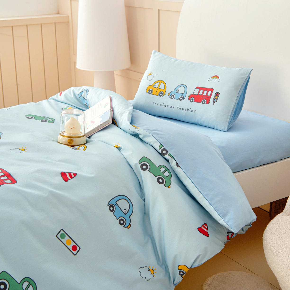 91家纺网 家纺一手货源 找家纺 御棉坊 2026新款A类全棉纯棉40S数码印花幼儿园入园三件套被子宝宝午睡被芯六件套 多彩小车