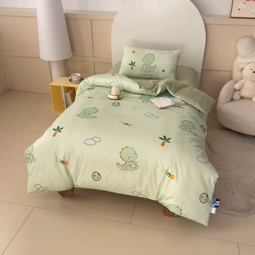 91家纺网 家纺一手货源 找家纺 御棉坊 2026新款A类全棉纯棉40S数码印花幼儿园入园三件套被子宝宝午睡被芯六件套 恐龙宝贝