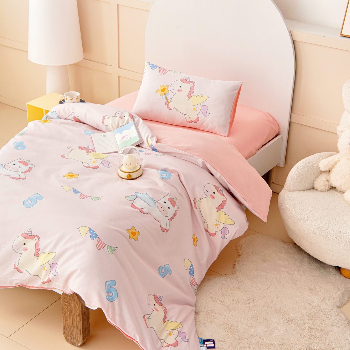 91家纺网 家纺一手货源 找家纺 御棉坊 2026新款A类全棉纯棉40S数码印花幼儿园入园三件套被子宝宝午睡被芯六件套 魔法飞马