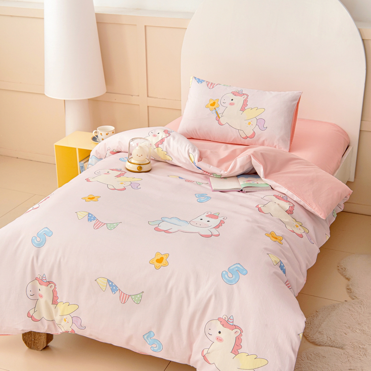 91家纺网 家纺一手货源 找家纺 御棉坊 2026新款A类全棉纯棉40S数码印花幼儿园入园三件套被子宝宝午睡被芯六件套 魔法飞马