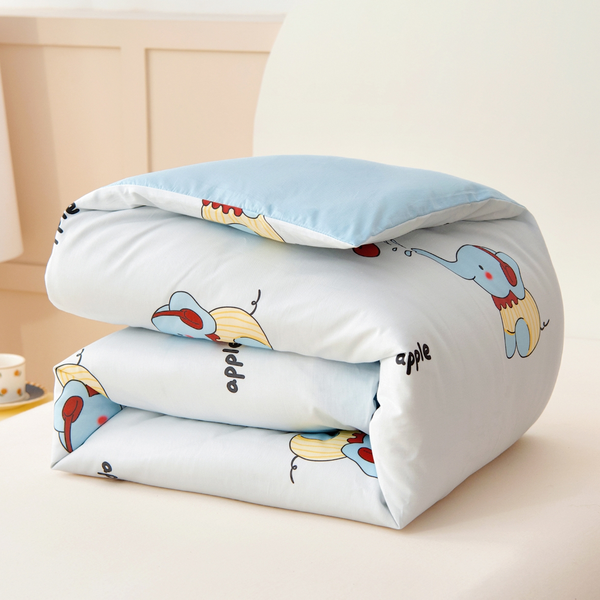 91家纺网 家纺一手货源 找家纺 御棉坊 2026新款A类全棉纯棉40S数码印花幼儿园入园三件套被子宝宝午睡被芯六件套 苹果小象